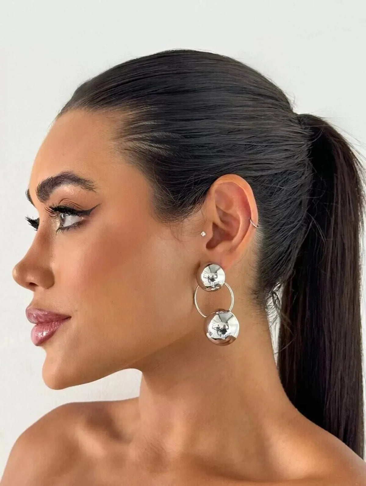Brinco Folheado a Prata Bottons Lisos com Argola Central