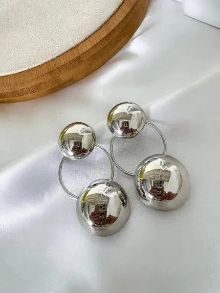 Brinco Folheado a Prata Bottons Lisos com Argola Central